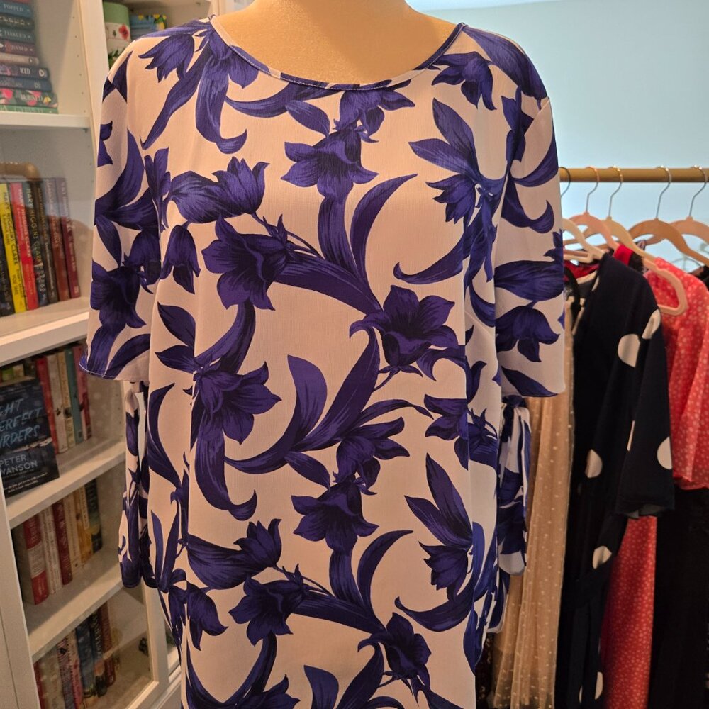 Ann Taylor - Blue & White Top - XL